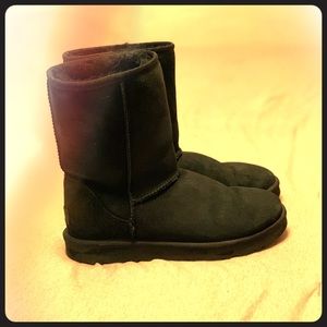 Black Ugg Classic Short II